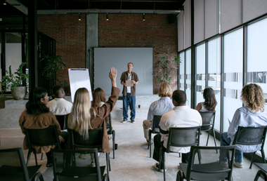 Profesjonalne szkolenia z zakresu zarządzania kryzysowego dla członków zarządu i kadry C-level.
